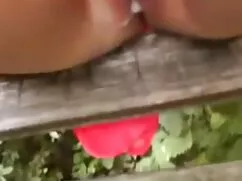Người mẫu đối xử với ...