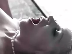Nữ mặc vung trom phi ...