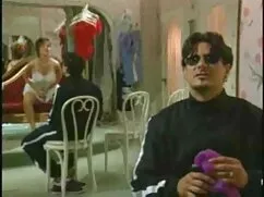 trên ghế vung trom p ...